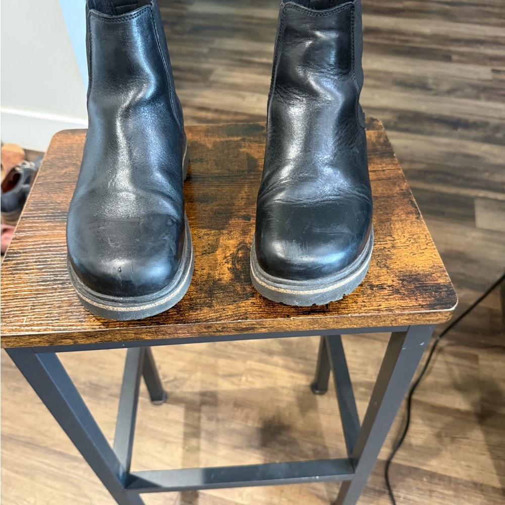 Women’s waterproof Birkenstock highwood Chelsea boots - size 40